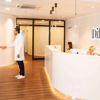 Patientenemfpang, Plastische Chirurgie Essen, Schönheitschirurgie Difine, Dr. Mustafa Narwan